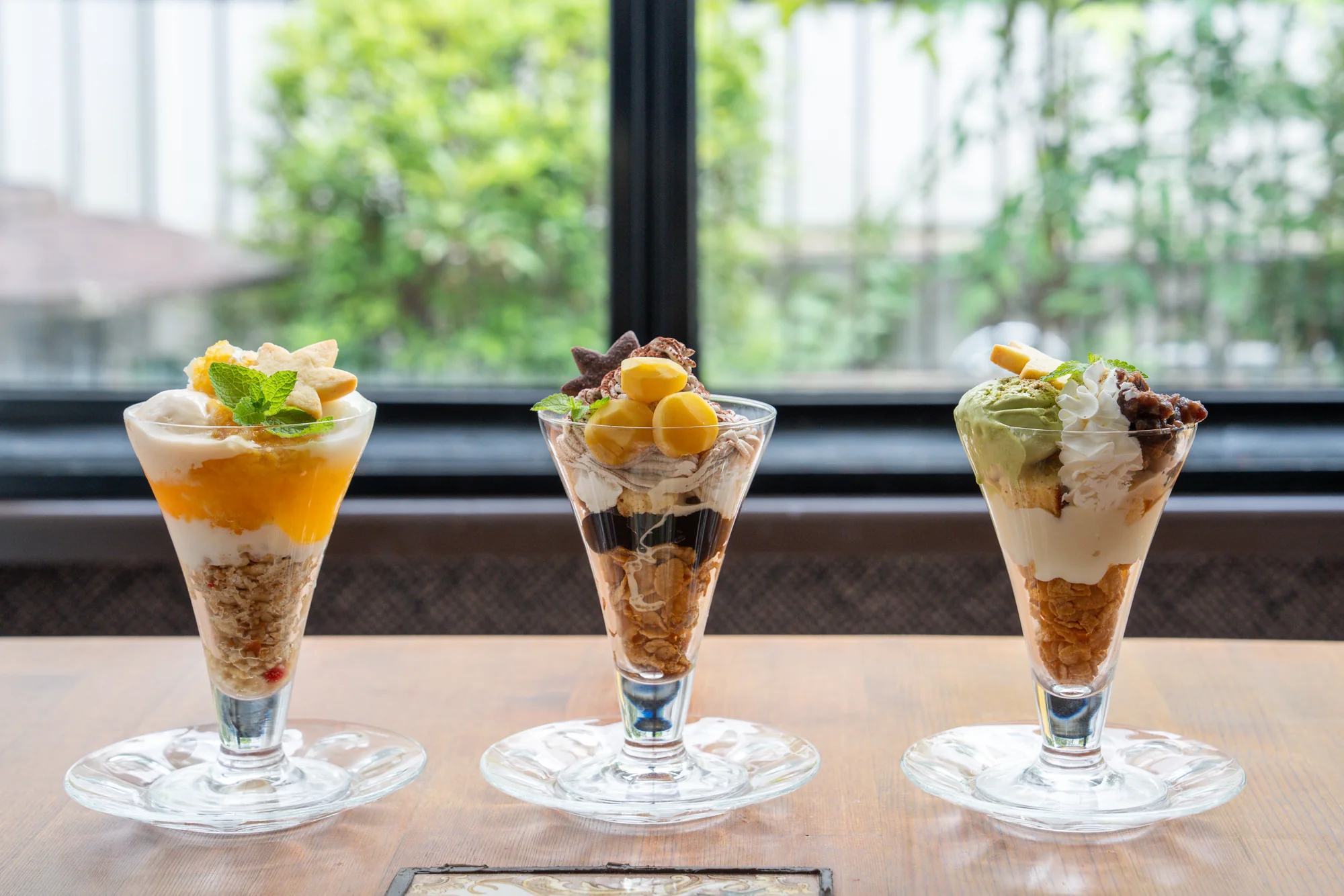 抹茶、マロン、ゆずの3種のパフェ